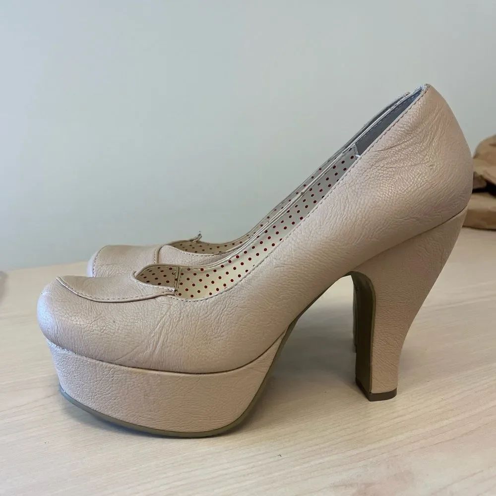 BAIT Unique Vintage Retro Nude Veggie Leather Platform Heels sz 10 NWT (flaw)